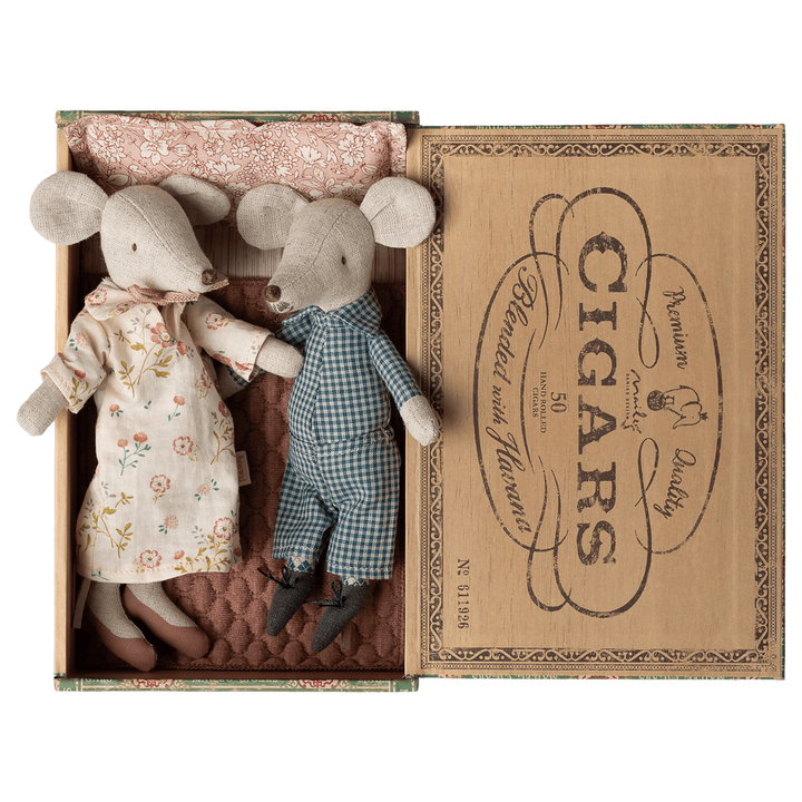 Maileg Grandma and Grandpa Mice in Cigarbox 26&