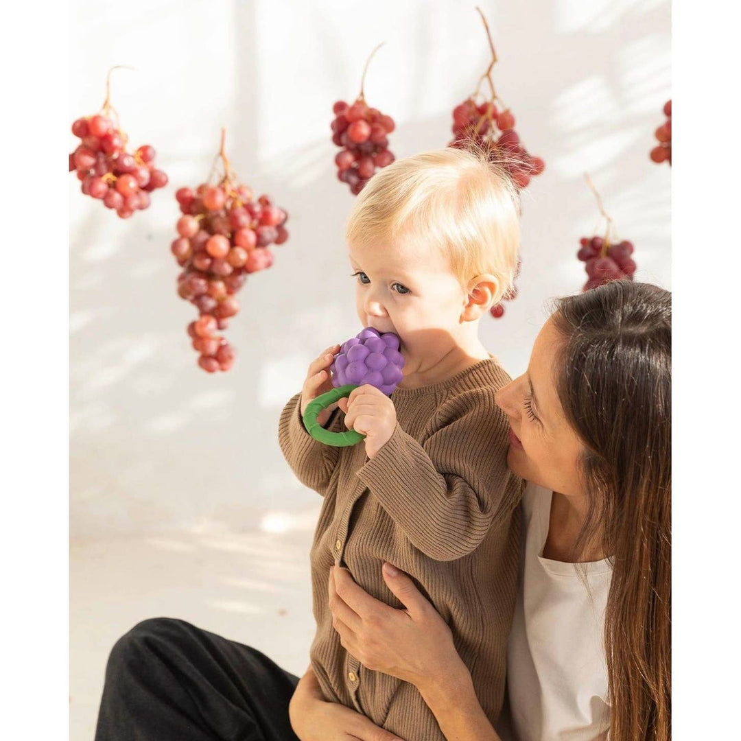 Oli &amp; Carol Grape Rattle Toy baby rattle Oli &amp; Carol